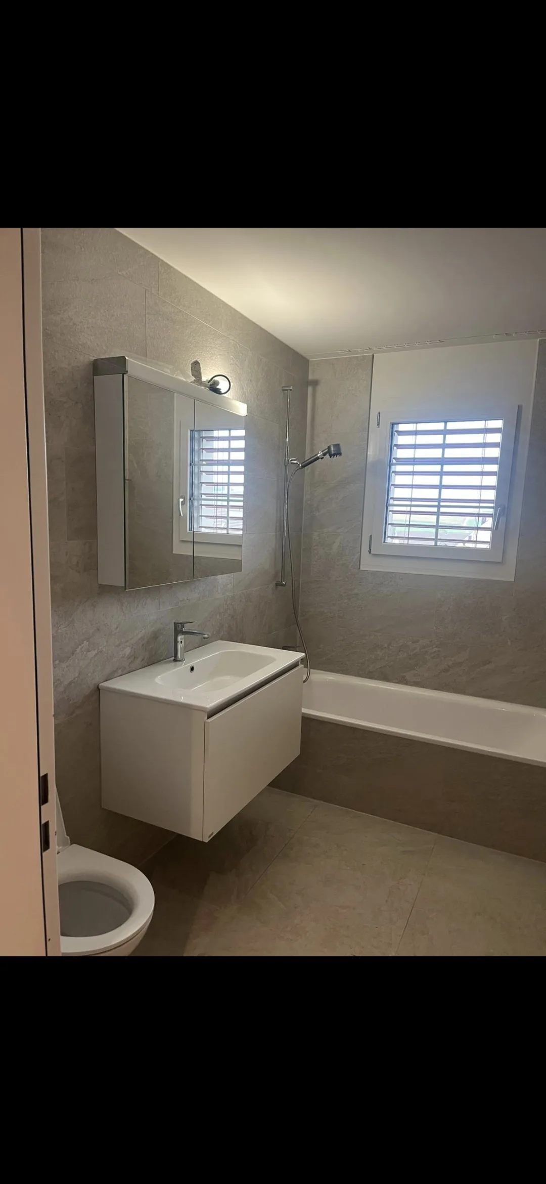 Freistehende Badewanne Sanitärinstallation – SaniPipe Zürich